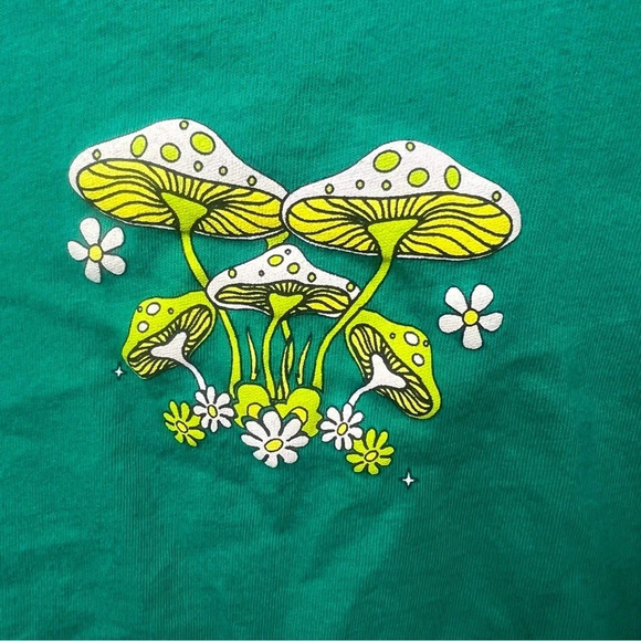 French Pastry Serenity inside and around the Planet 100% cotton crop top size L - Picture 3 of 6